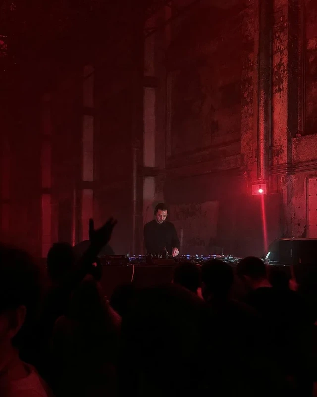Become a world famous DJ