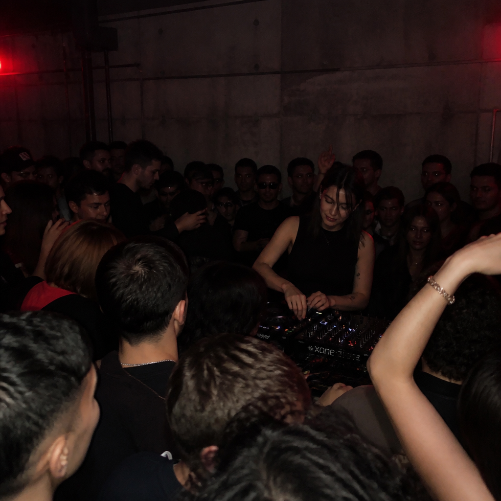 Become a world famous DJ output 8